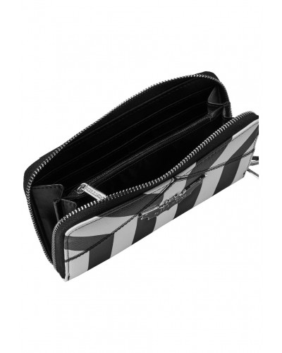 CARTERA NEVER TRUST THE LIVING.