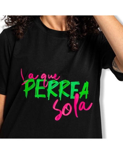CAMISETA LA QUE PERREA SOLA LOLINA|LA Oveja Negra Shop.