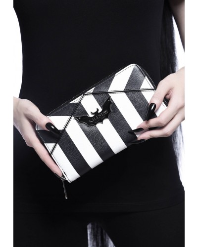 CARTERA NEVER TRUST THE LIVING.