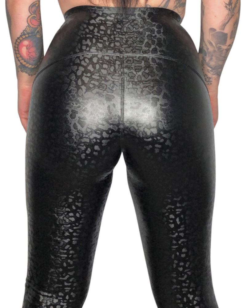 LEGGINS SALVAJE HOLOGRAM PUSH UP|LA Oveja Negra Shop. LEGGINS SALVAJE HOLOGRAM PUSH UP|LA Oveja Negra Shop.