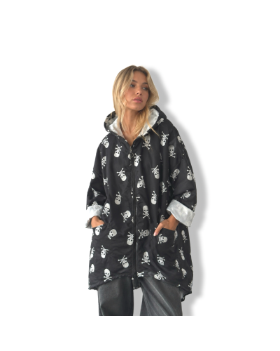 CORTAVIENTOS OVERSIZE POISON ME|LA OVEJA NEGRA SHOP.