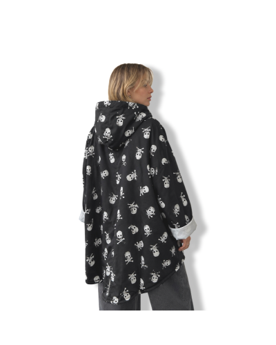 CORTAVIENTOS OVERSIZE POISON ME|LA OVEJA NEGRA SHOP.